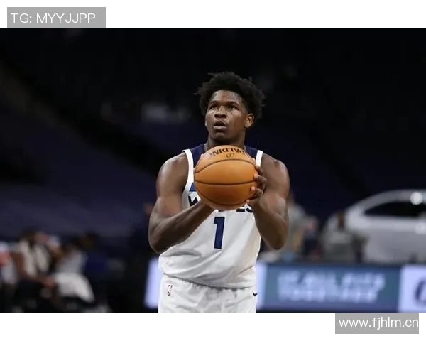 爱德华兹上半场表现亮眼15投6中三分球命中率不佳但仍斩获17分