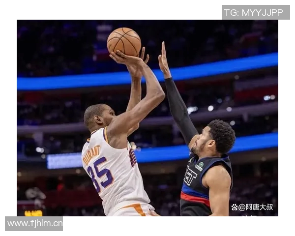 布克上半场表现挣扎12投5中仅得14分5篮板罚球命中率低迷 布克上半场表现挣扎12投5中仅得14分5篮板罚球命中率低迷