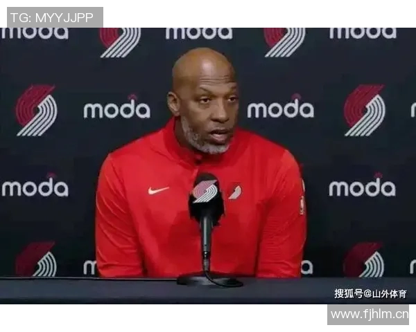 比卢普斯谈季前赛首发轮换希望球迷理性解读球队策略