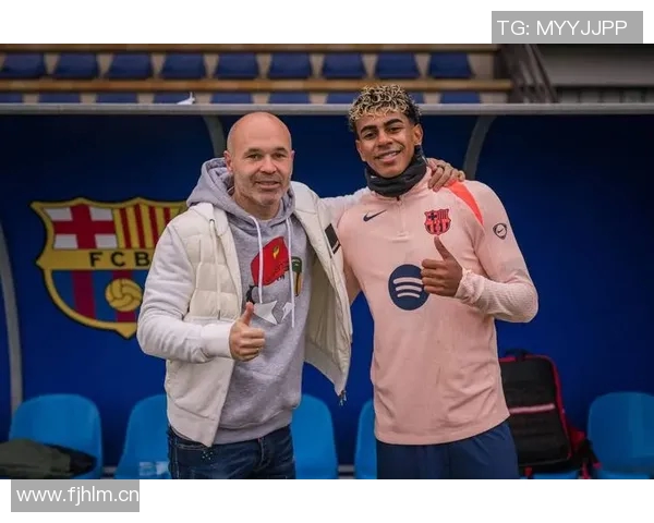 伊涅斯塔重返巴萨训练基地感慨万千回家的感觉真美好