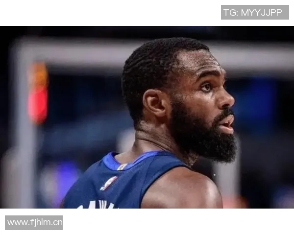 小哈达威表现出色12投7中砍下26分三分球命中率五成助球队奋战不息 小哈达威表现出色12投7中砍下26分三分球命中率五成助球队奋战不息