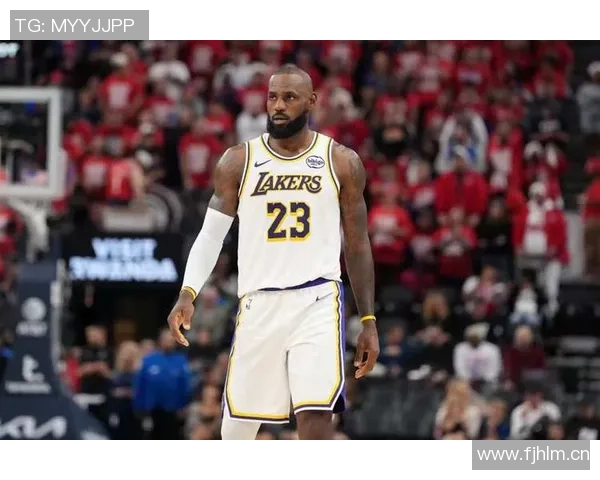 詹姆斯状态回暖需关注体能与比赛节奏的双重提升 詹姆斯状态回暖需关注体能与比赛节奏的双重提升