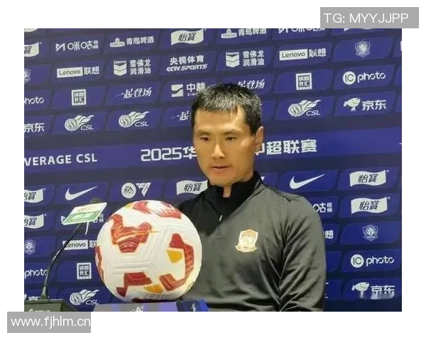 国足主帅邵佳一将在广东肇庆召开媒体见面会，期待新征程的启航